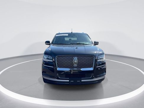 Used 2024 Lincoln Navigator Reserve AWD/4WD image 3