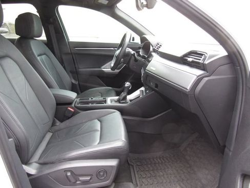 Used 2022 Audi Q3 2.0T Premium w/ Convenience Package AWD/4WD image 18