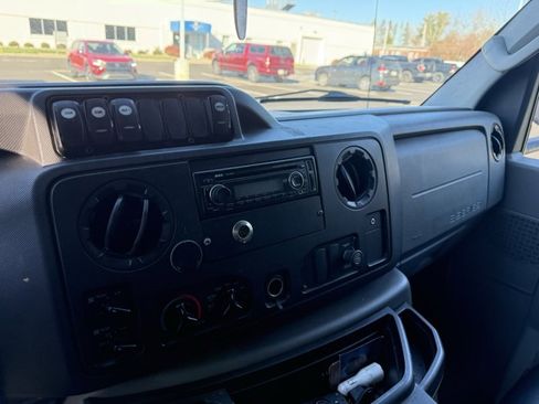 Used 2013 Ford E-450 and Econoline 450 Super Duty w/ Interior Upgrade Pkg image 8