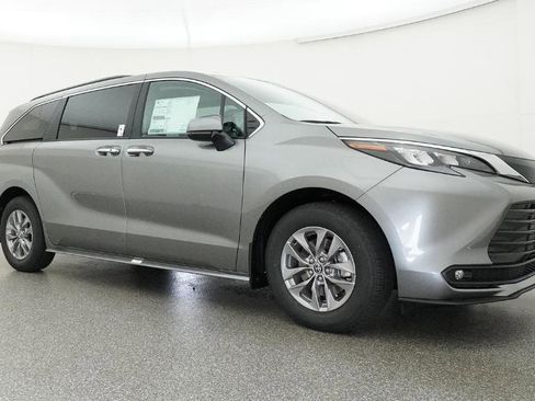 New 2026 Toyota Sienna XLE FWD image 22