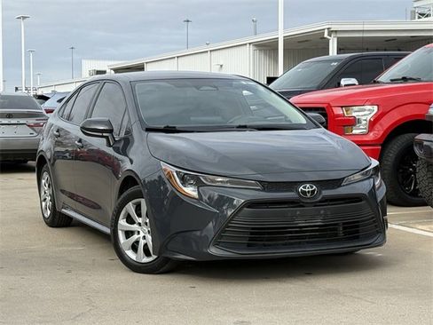 Used 2023 Toyota Corolla LE image 2