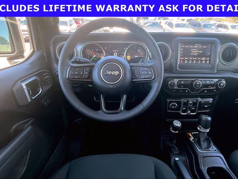 Used 2023 Jeep Wrangler Unlimited AWD/4WD image 5