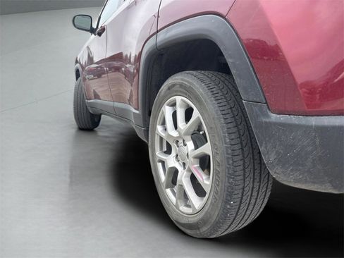 Used 2022 Jeep Compass Latitude w/ Sun and Sound Group image 9