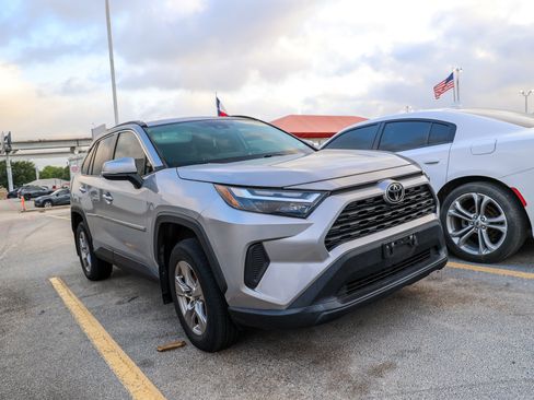 Used 2022 Toyota RAV4 XLE w/ Convenience Package FWD image 34