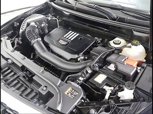 Used 2025 Cadillac XT5 Luxury FWD image 11