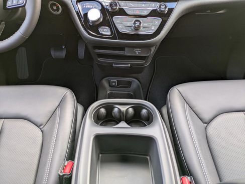 New 2026 Chrysler Pacifica Select w/ S Appearance Package image 16