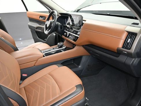 Used 2024 Nissan Pathfinder Platinum w/ Cargo Package image 27