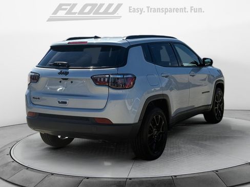 Used 2025 Jeep Compass Latitude w/ Altitude Special Edition image 8