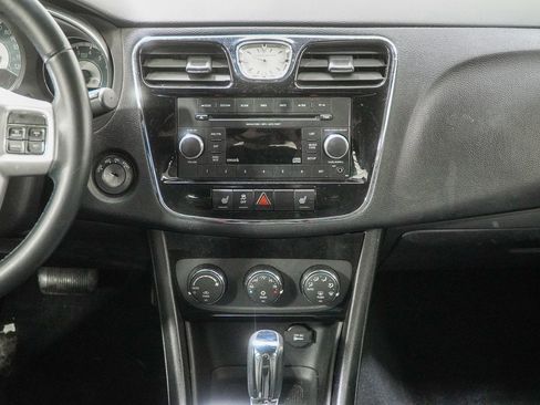Used 2013 Chrysler 200 Limited image 22