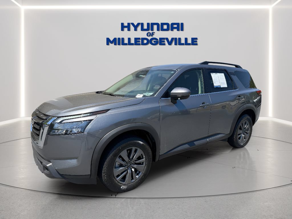 Used 2024 Nissan Pathfinder SV FWD image 2
