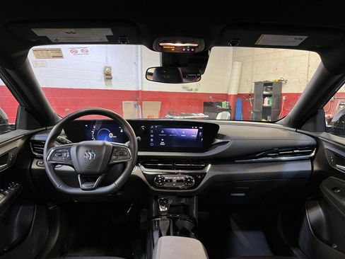 Used 2025 Buick Envista Sport Touring image 32