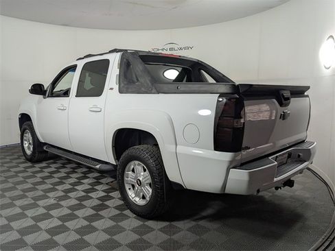 Used 2011 Chevrolet Avalanche LT w/ Luxury Package image 3