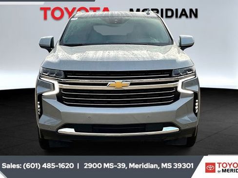 Used 2023 Chevrolet Suburban LT image 3