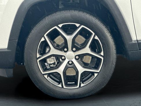 Certified 2024 Jeep Compass Limited image 25