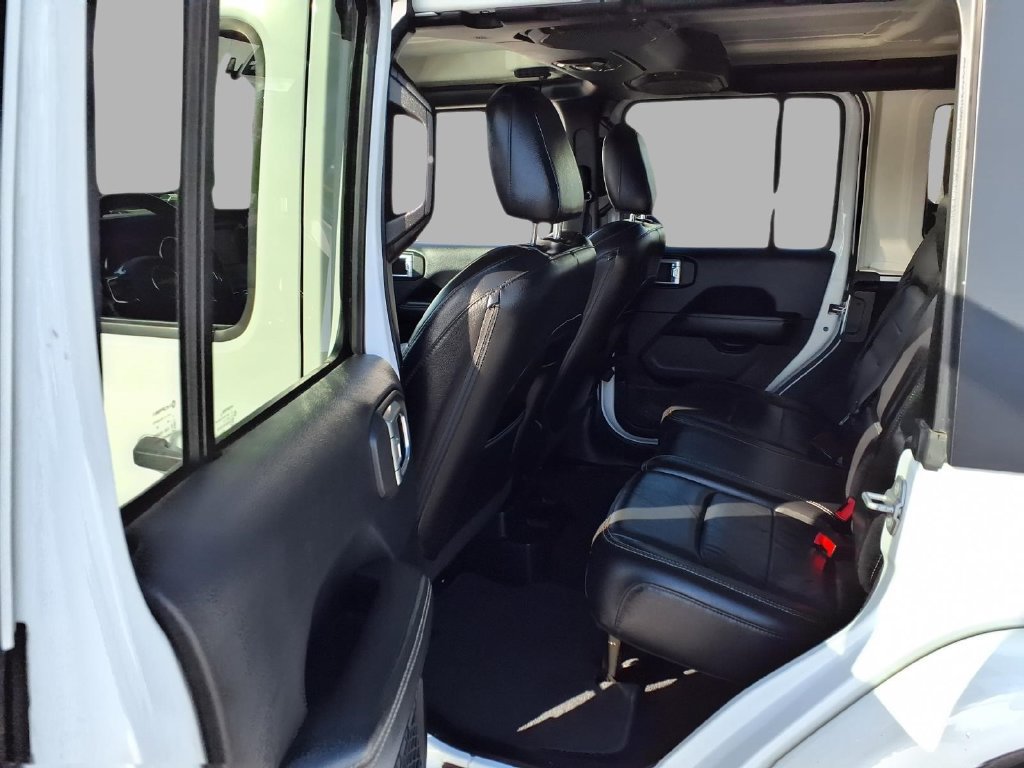 Used 2018 Jeep Wrangler Unlimited Sahara AWD/4WD image 22