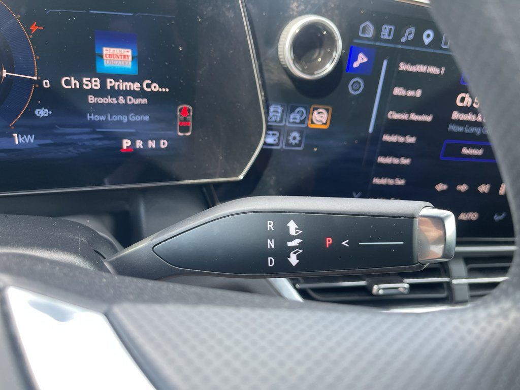 Used 2025 Chevrolet Equinox EV LT FWD image 16