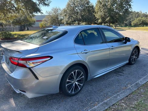 Used 2020 Toyota Camry SE image 5