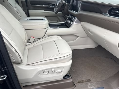 Used 2022 GMC Yukon XL Denali image 14