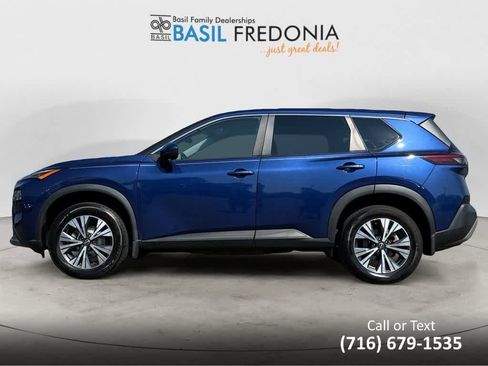 Used 2023 Nissan Rogue SV image 2