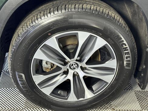 Used 2023 Toyota Highlander XLE image 10