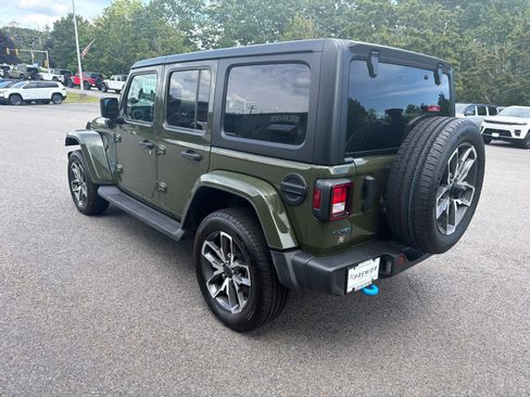 Used 2024 Jeep Wrangler Unlimited w/ Convenience Group AWD/4WD image 7
