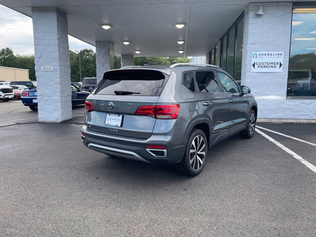 Used 2023 Volkswagen Taos SE w/ Panoramic Sunroof Package FWD image 5