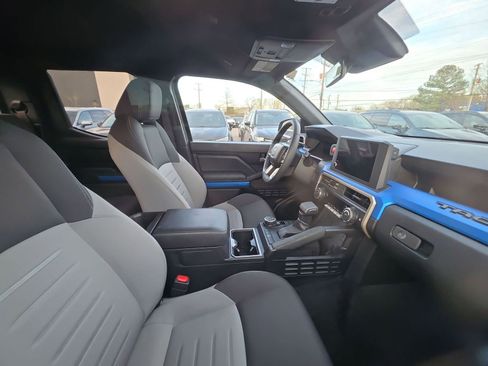 Used 2025 Toyota Tacoma TRD Off-Road image 12