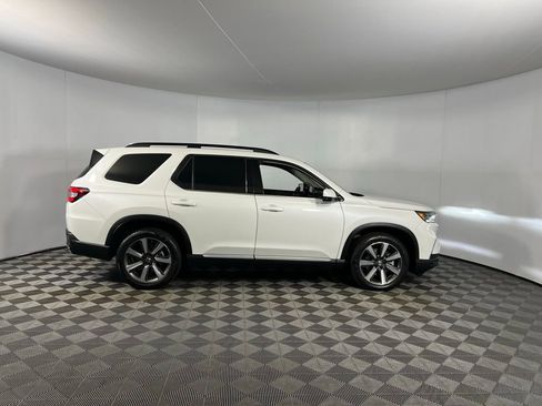 Used 2024 Honda Pilot Touring image 5