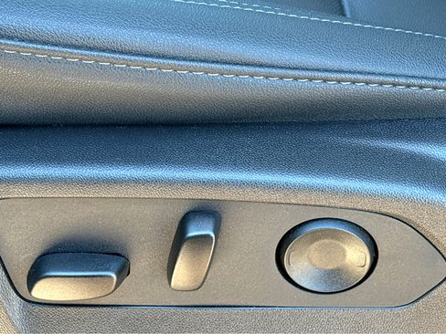 Used 2025 Chevrolet Tahoe LT w/ Comfort Package image 16