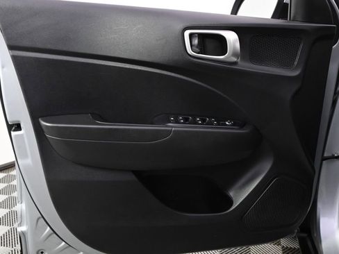 Used 2021 Hyundai Venue SE image 22