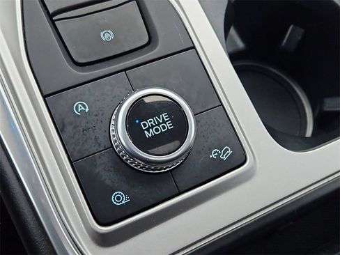 Used 2020 Ford Explorer Limited image 18