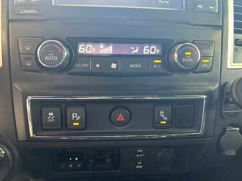 Used 2018 Nissan Titan SV w/ SV Convenience Package AWD/4WD image 53