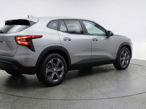 Used 2025 Chevrolet Blazer LT FWD image 9