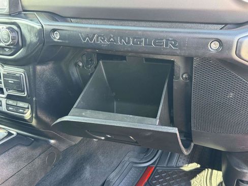 Used 2018 Jeep Wrangler Unlimited Rubicon AWD/4WD image 60