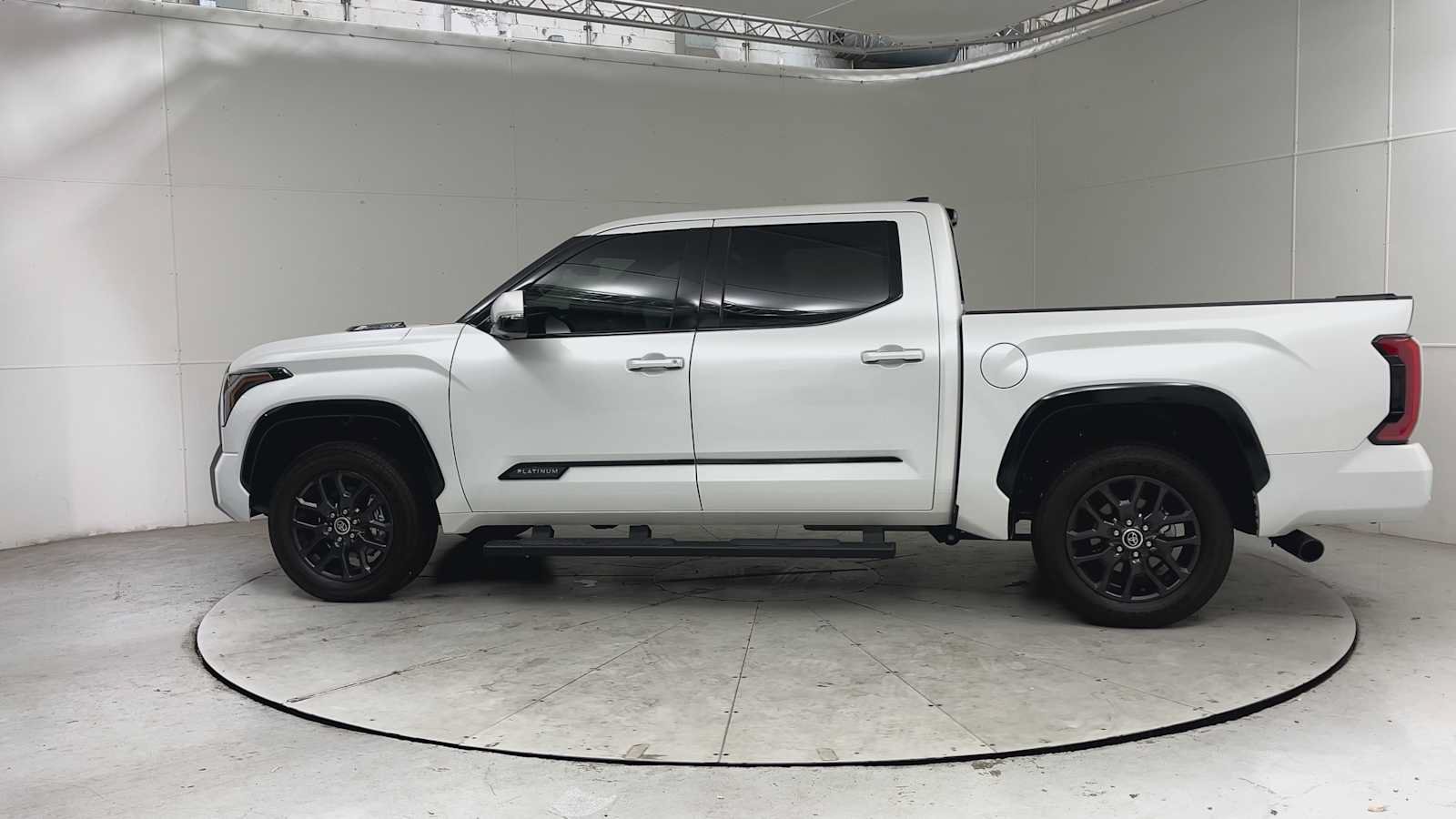 Used 2022 Toyota Tundra Platinum AWD/4WD image 4