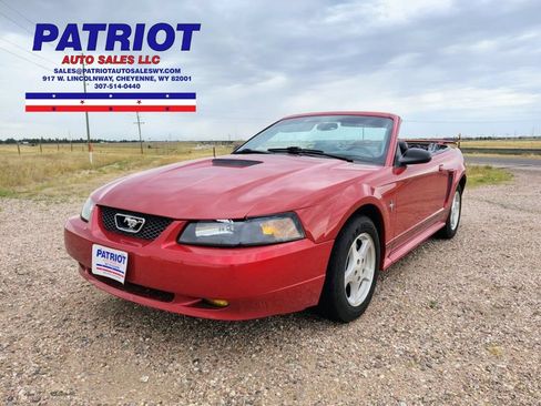Used 2001 Ford Mustang Convertible RWD image 1