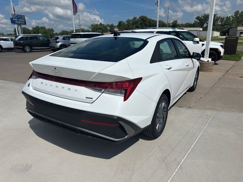 New 2026 Hyundai Elantra Hybrid FWD image 5