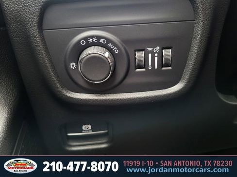 Used 2025 Jeep Grand Cherokee Laredo X RWD image 25