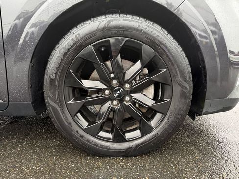 Certified 2024 Kia Carnival SX image 13