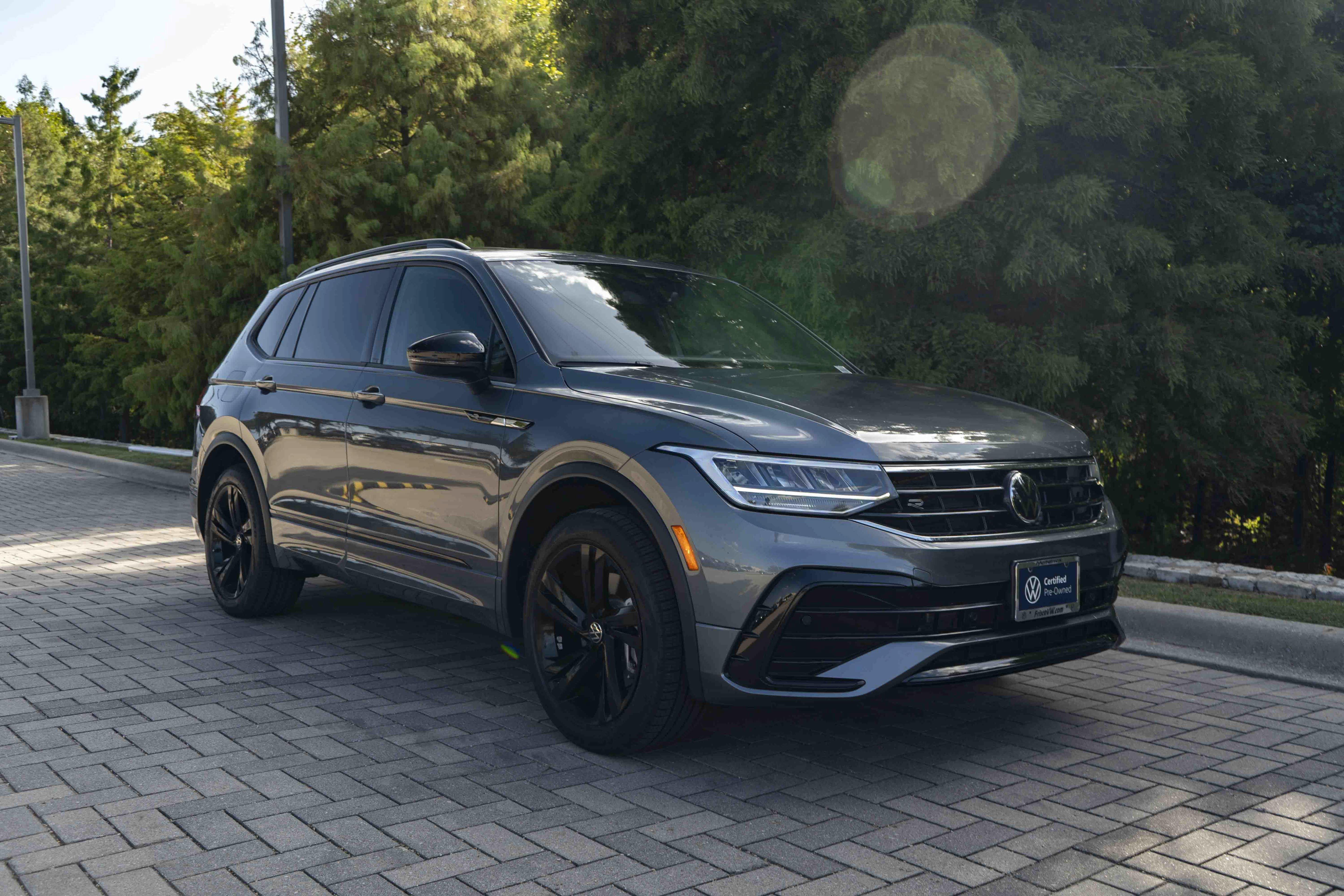 Certified 2024 Volkswagen Tiguan SE R-Line AWD/4WD image 2