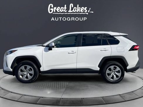 Used 2022 Toyota RAV4 LE FWD image 2