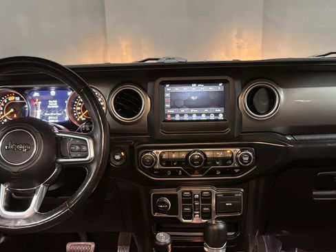 Used 2019 Jeep Wrangler Unlimited Sahara w/ Cold Weather Group AWD/4WD image 29