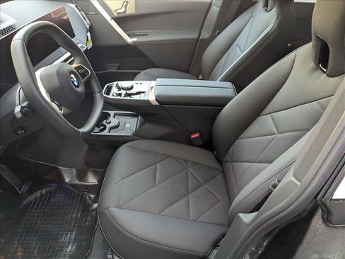 New 2026 BMW iX xDrive60 w/ Premium Package image 4