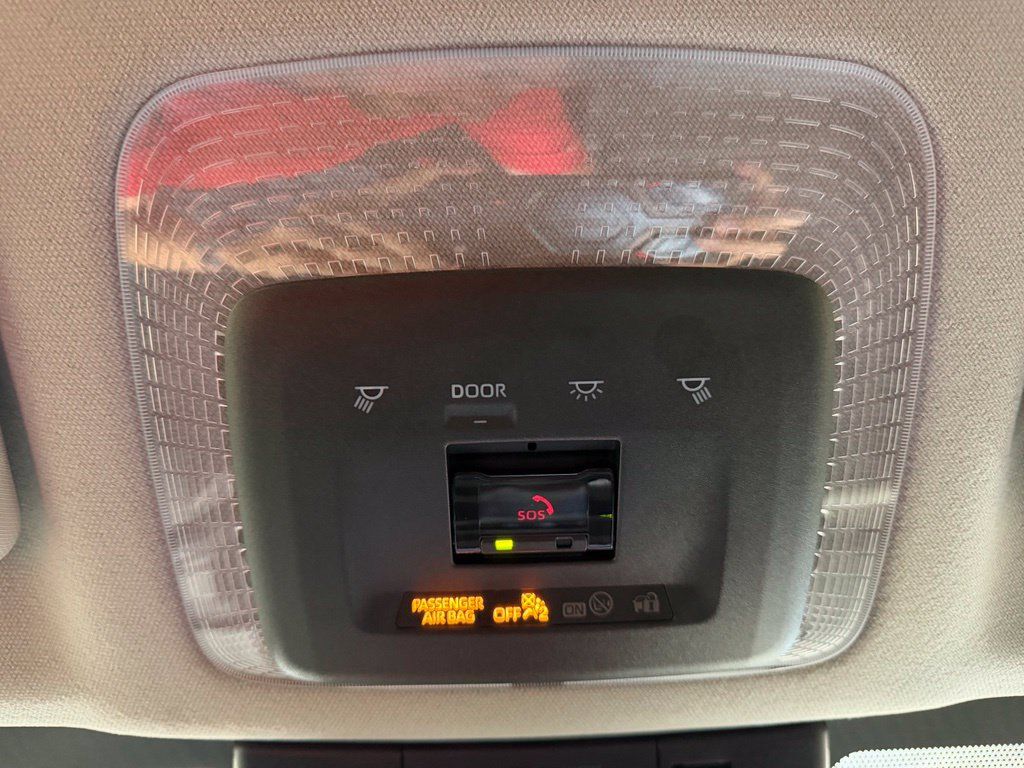 Used 2025 Toyota Prius LE FWD image 24