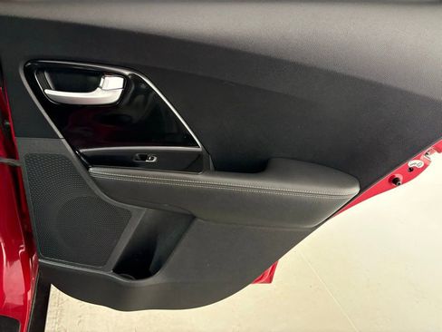 Used 2017 Kia Niro EX image 37