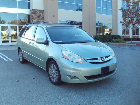 Used 2008 Toyota Sienna XLE Limited image 10
