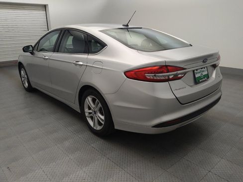 Used 2018 Ford Fusion SE w/ Fusion SE Technology Package FWD image 5