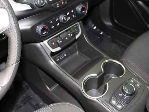 Used 2022 GMC Terrain SLE w/ Driver Convenience Package FWD image 6
