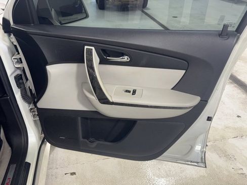 Used 2012 GMC Acadia Denali image 21