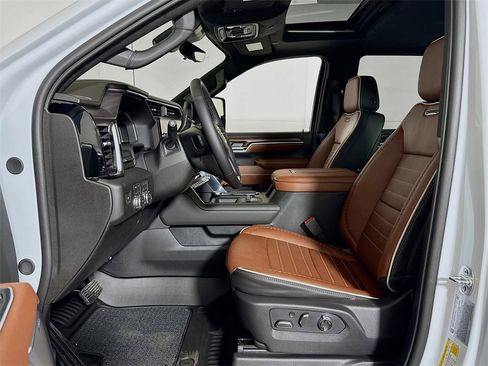 New 2026 GMC Sierra 3500 Denali Ultimate w/ LPO, Black Badging Package image 12